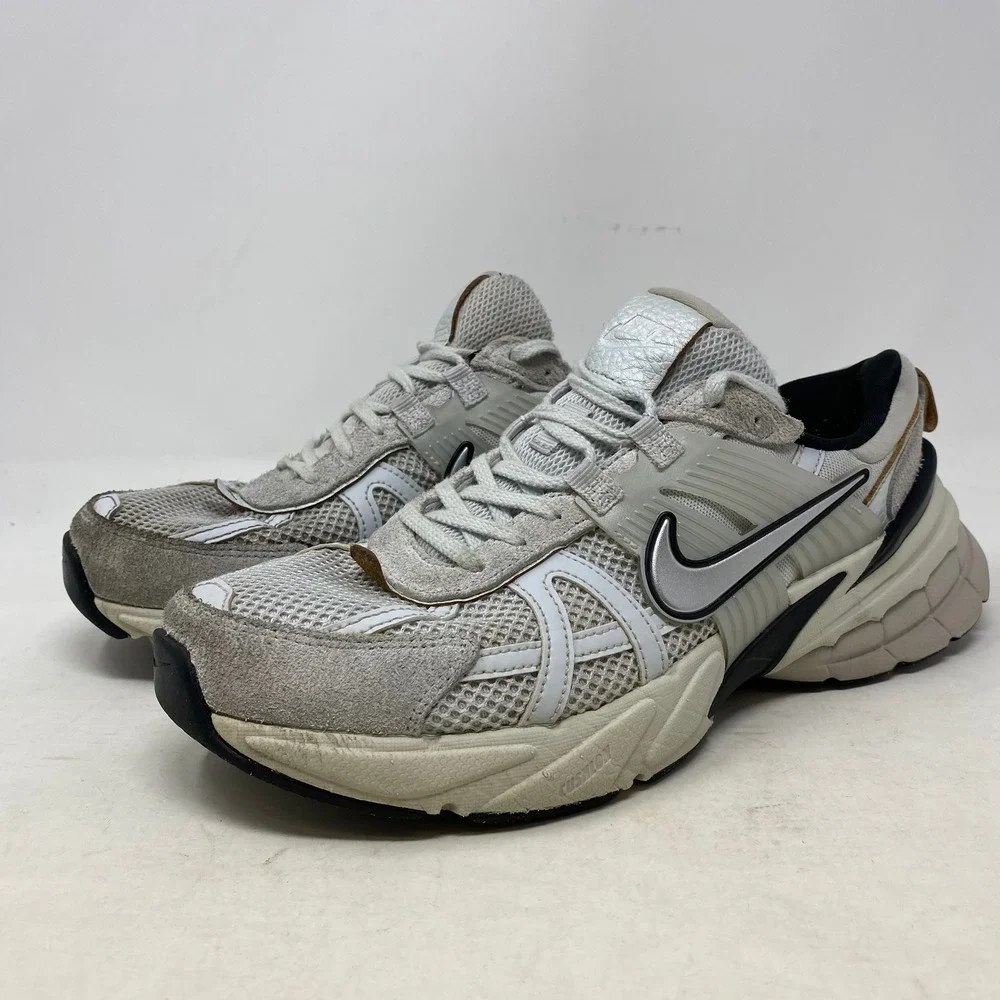 Nike V2K Run Summit‎ White Metallic Silver Womens 9.5 FN6703-002 Retro Sneakers